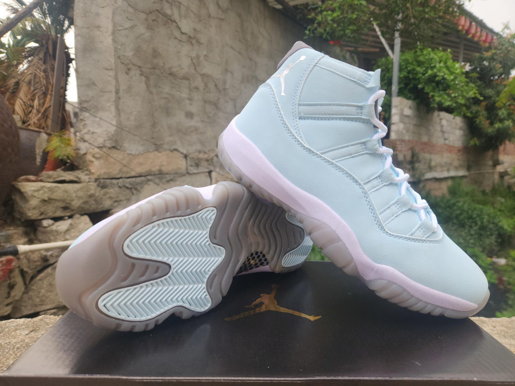 Air Jordan 11 Retro 'Legend Blue' 2024
