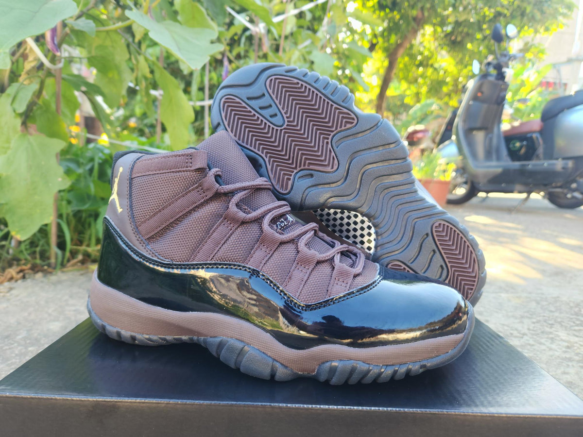Air Jordan 11 Retro – Black/Brown