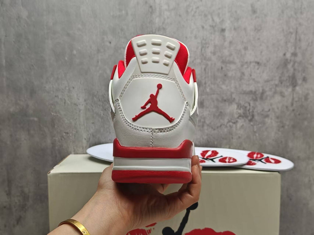 Air Jordan 4 Retro 'Valentine's Day 2026' Pale Ivory / Sierra Red