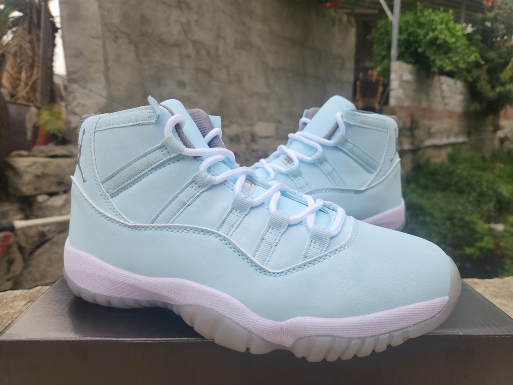Air Jordan 11 Retro 'Legend Blue' 2024