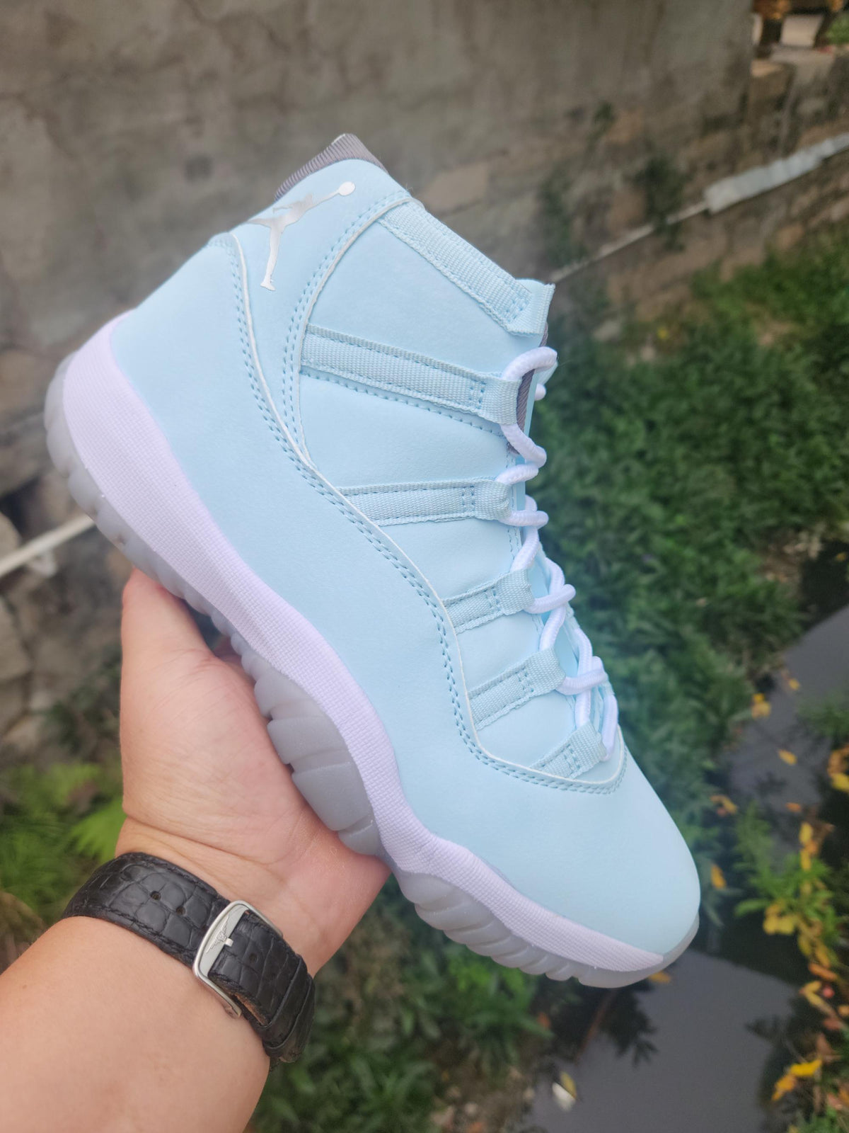 Air Jordan 11 Retro 'Legend Blue' 2024