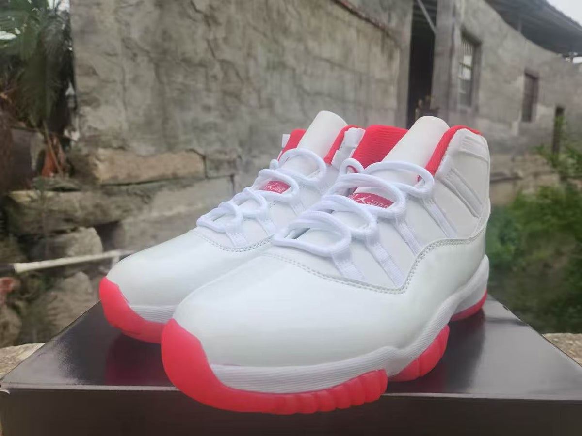 Air Jordan 11 – White/Red