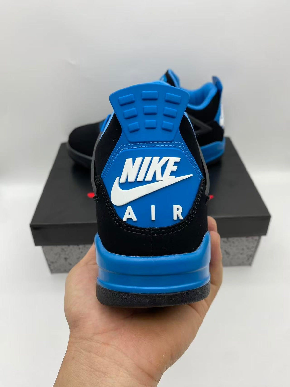 Air Jordan 4 – Gamma Blue