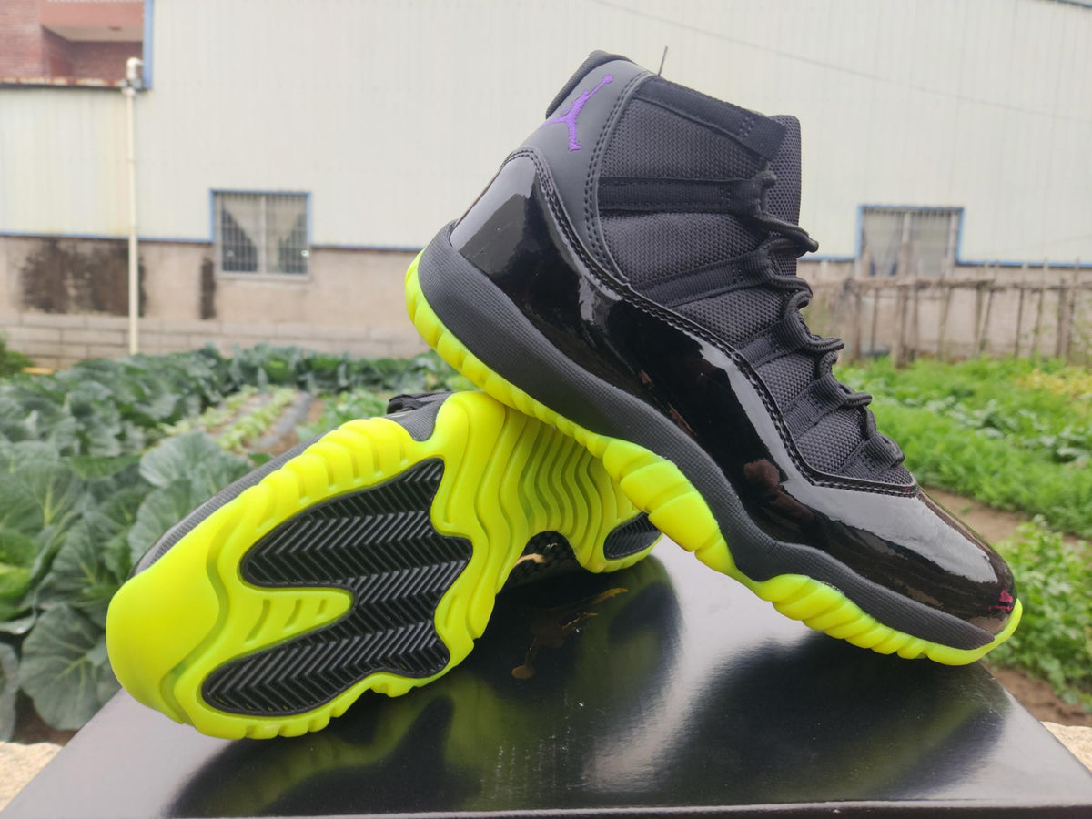 Air Jordan 11 Retro Black & Green Sneaker