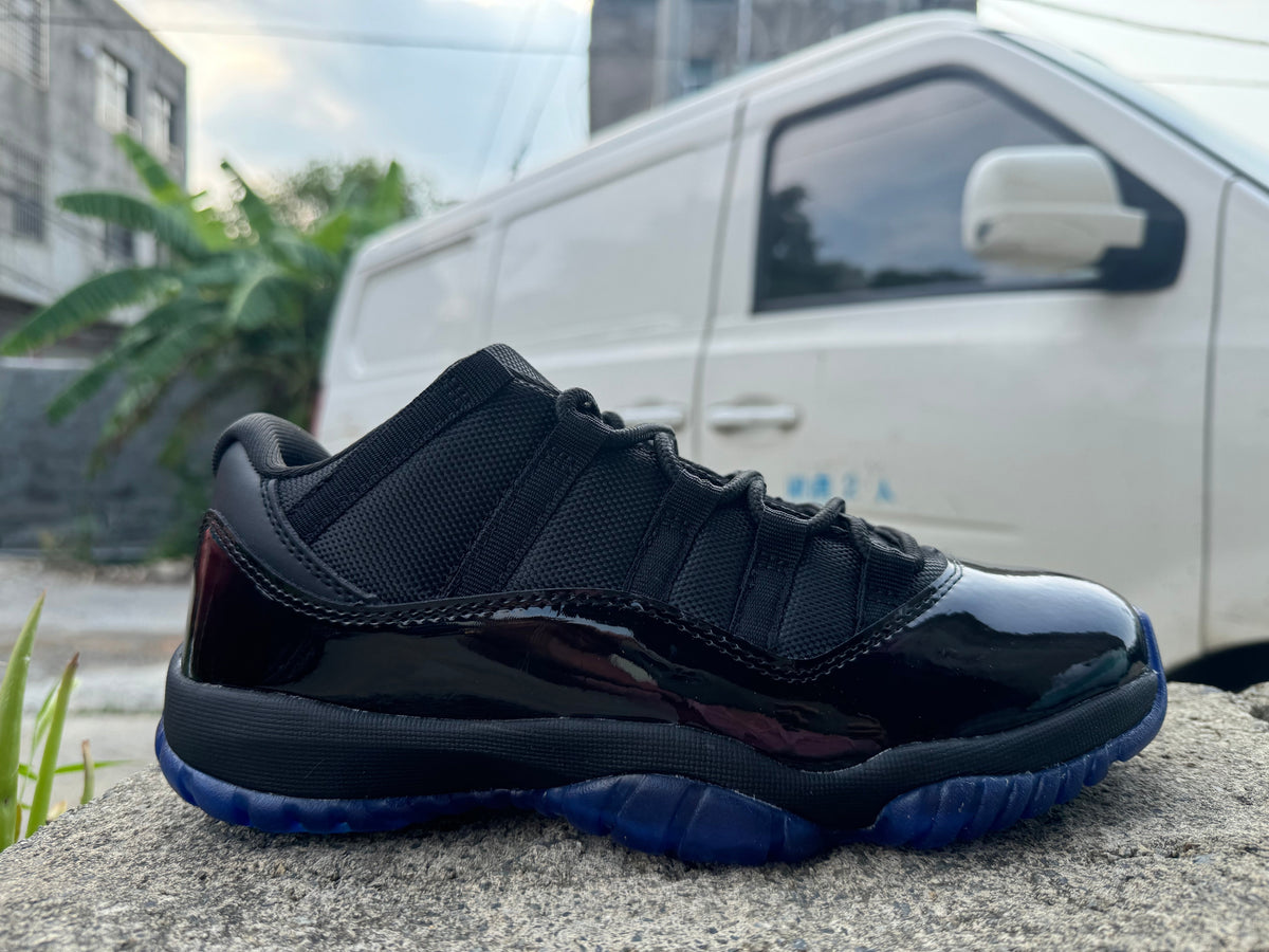 Air Jordan 11 Retro – Black/Gamma Blue