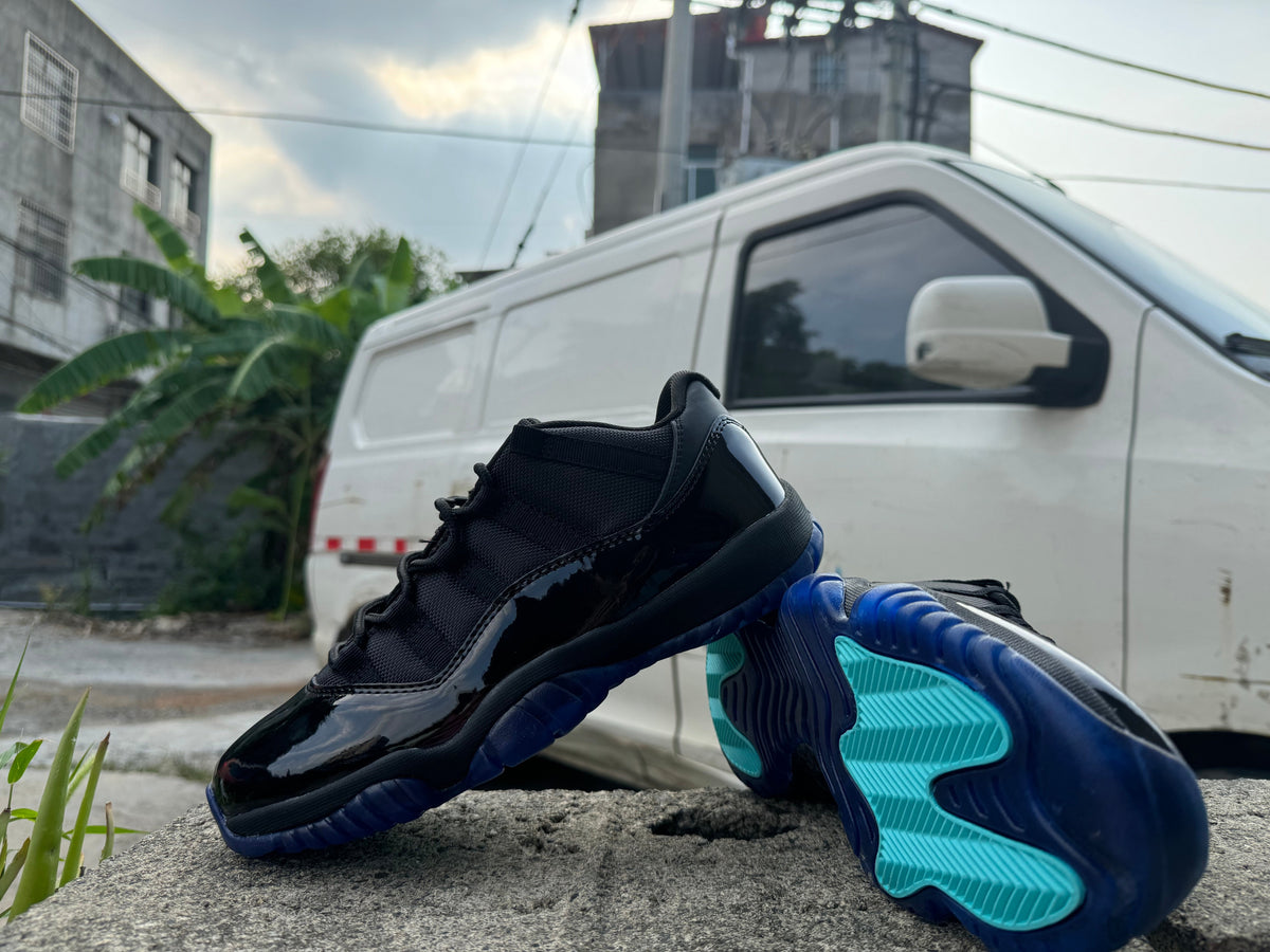 Air Jordan 11 Retro – Black/Gamma Blue
