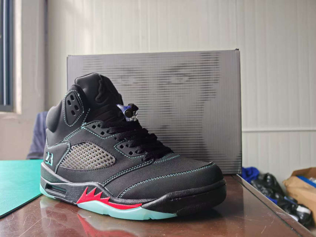 Air Jordan 5 – Halloween
